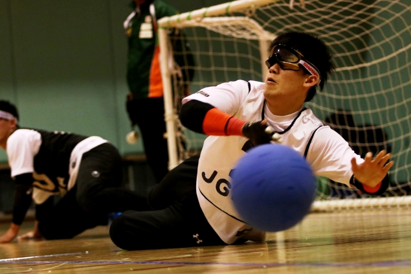 視覚障がい者が競うゴールボールをサポートするアイシェード スポチュニティコラム